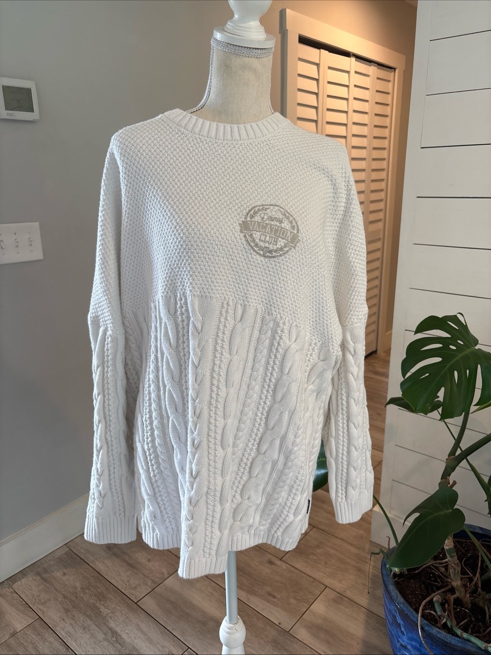 DISNEY VACATION CLUB White Cable-Knit Crewneck Sweater with Subtle Crest XL